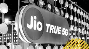 jio-and-airtel-offer-free-calls-and-data-to-flood-affected-states