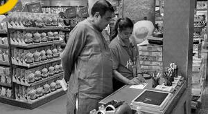 nitin-gadkari-union-minister-seen-in-the-toy-shop-know-the-matter