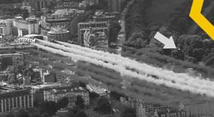 alleged-ufo-seen-flying-between-aircraft