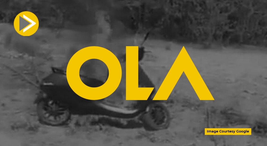 Ola Scooter पर शख्स ने पेट्रोल डालकर लगा दी आग