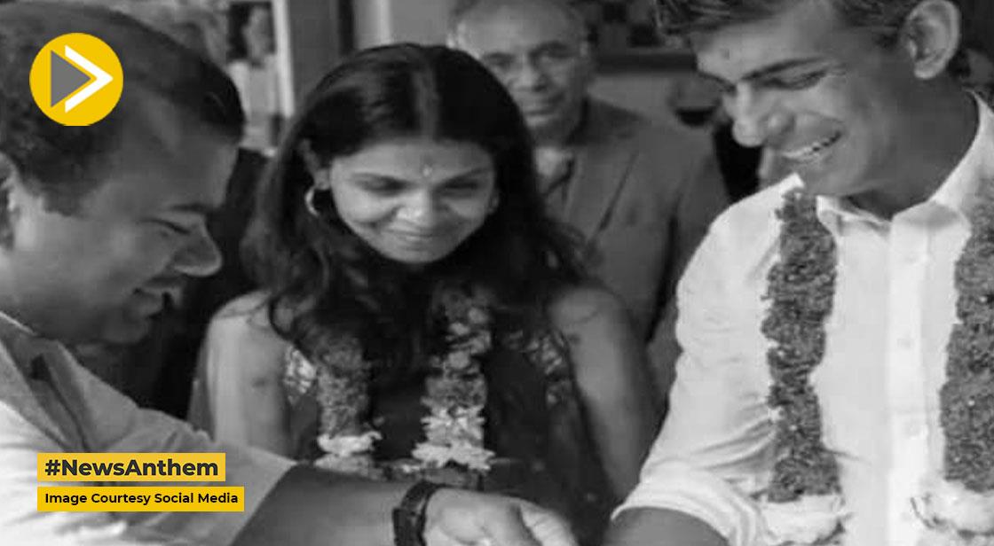 Rishi Sunak: गले में गेंदे की माला के साथ ऋषि सुनक की पीएम हाउस में एंट्री