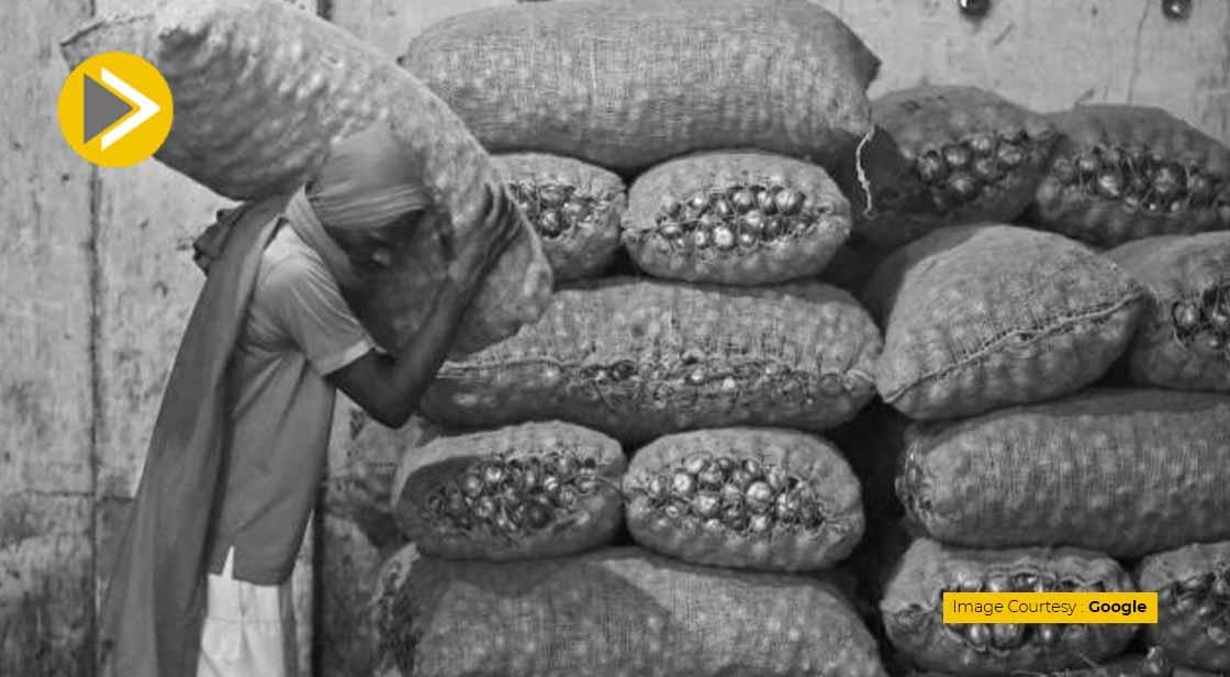 किसान ने फ्री में बांटा 200 क्विंटल प्याज
