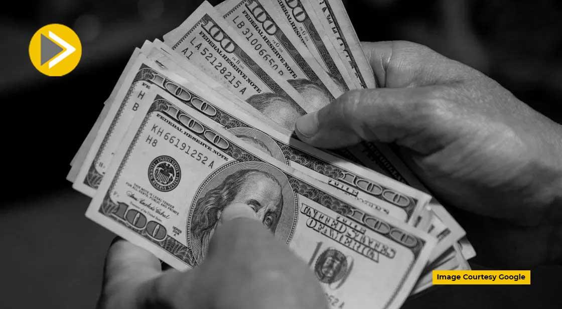 US Dollar Jumps amid Investors Panic