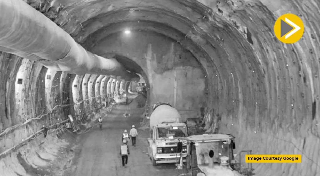 L&T ने पहाड़ खोदकर सिर्फ 26 दिन में बना दी रेल सुरंग